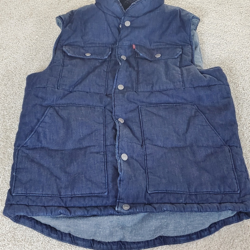 Levis Men's Denim Puffer Vest Size M Medium Blue Chest and Lower Patch Pockets